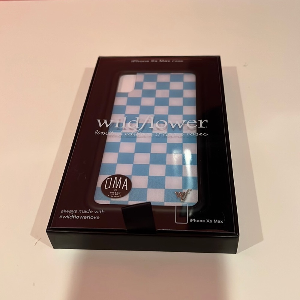 Wildflower Case: Blue Checkered
